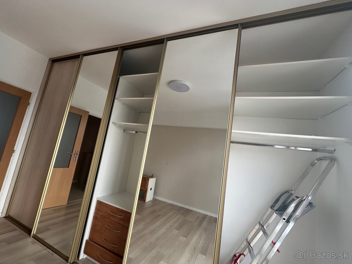 Predám vstavanú skriňu - 7