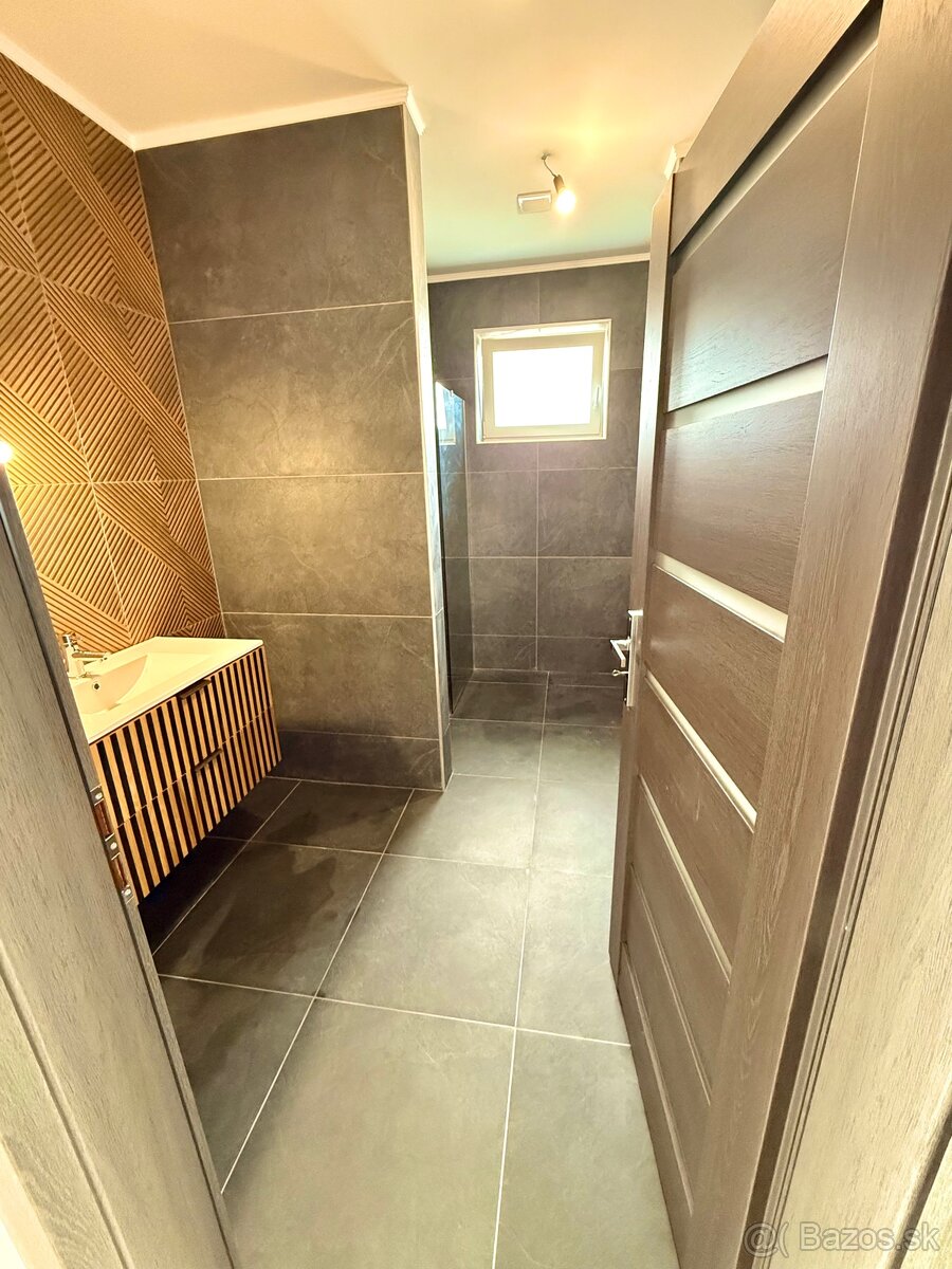 Trojizbový byt s balkónom - 7