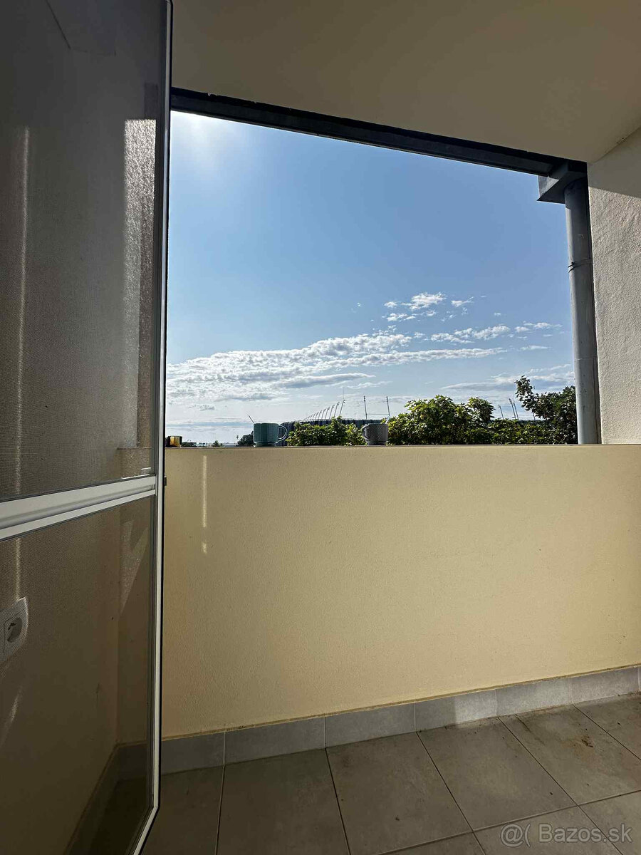 Na prenájom 3 izbový byt po rekonštrukcii s balkónom na uli - 7