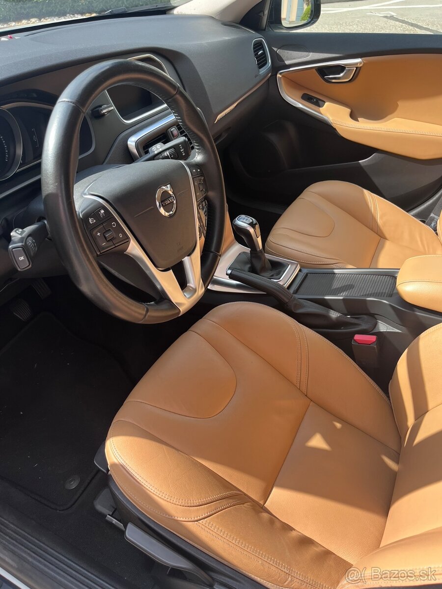 Volvo V40 Cross Country - 7