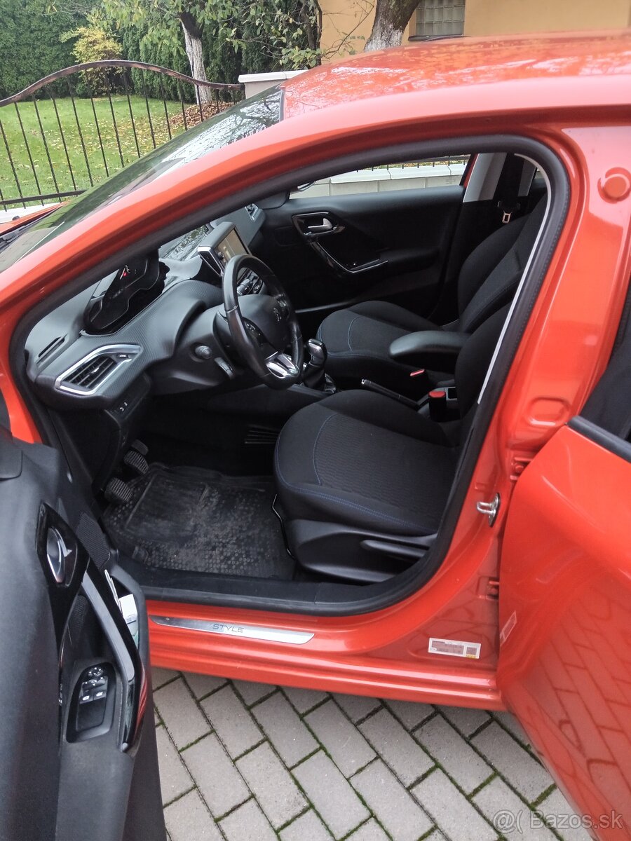 Peugeot 208 - 7