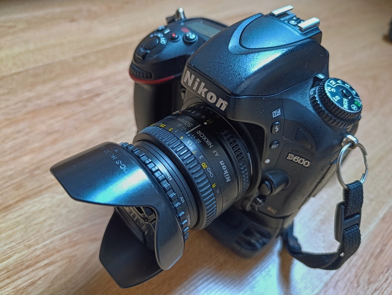 Nikon D600 + Nikon 50mm f/1.8D + battery grip Meike - 7