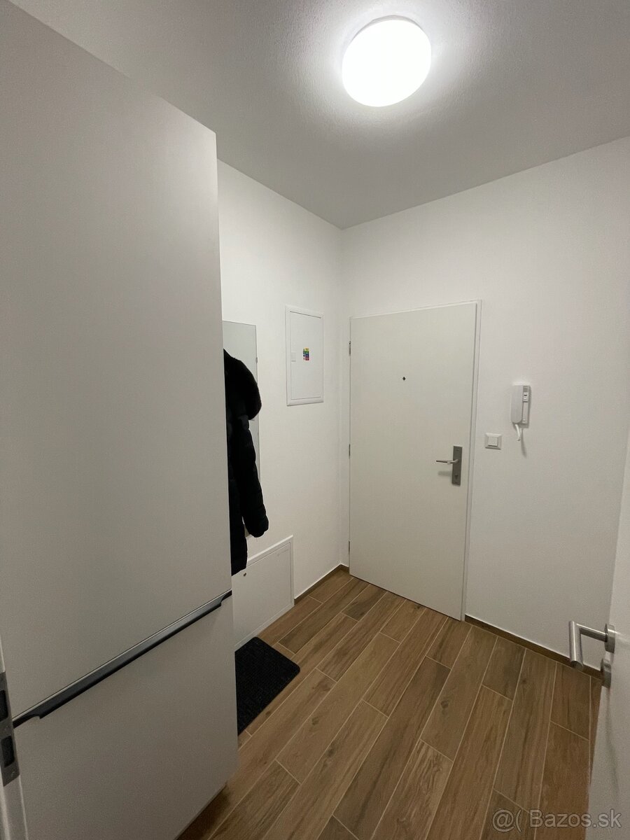 Garsónka s parkovacím miestom a balkónom na prenájom - 7