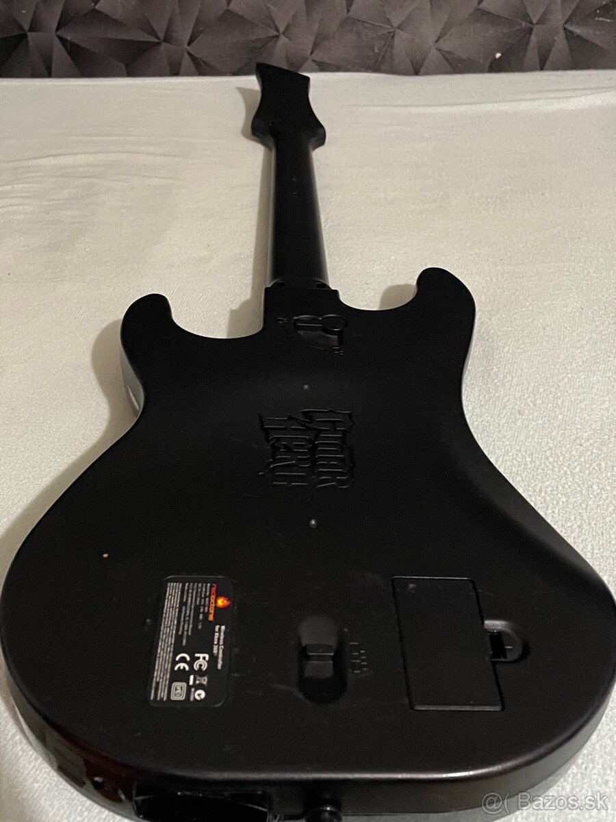 Xbox 360 + 2 ovládače + Kinect + hracia gitara - 7
