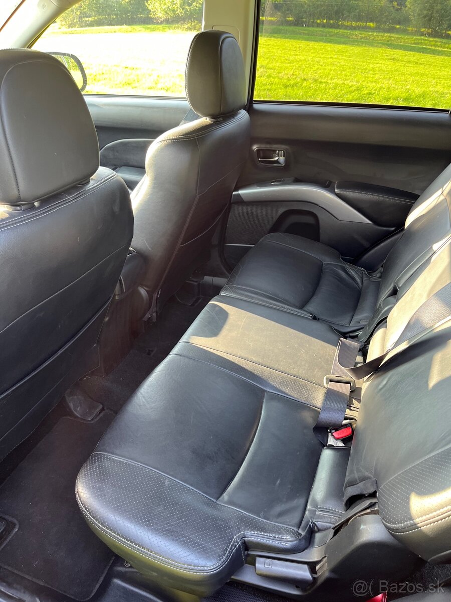 Peugeot 4007 - 7