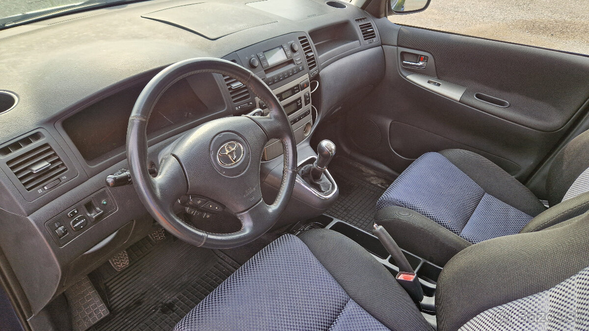 Predám Toyota Corrola Verso 2002 4-D4 2L nafta - 7