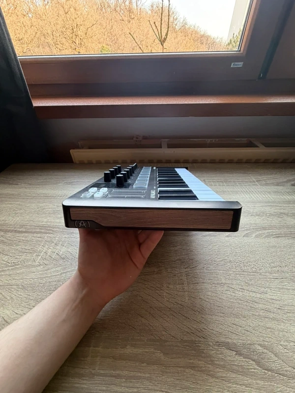 Arturia MiniLab 3 – Universal MIDI Controller - 7