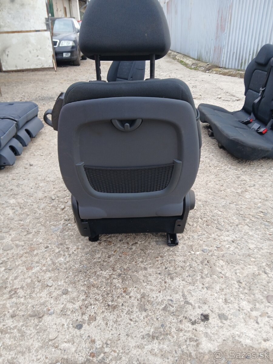 Mitsubishi Colt CZ3 - sedačky - 7