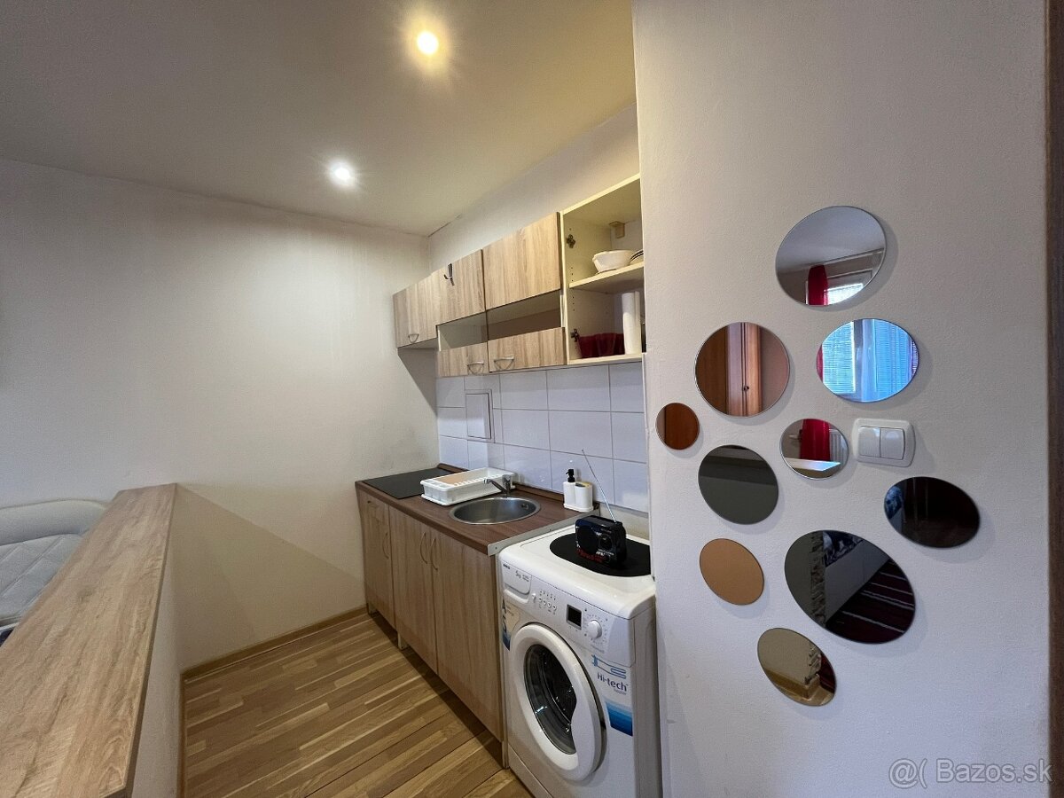 NOVINKA: NA PREDAJ MODERNÁ, ZARIADENÁ GARSÓNKA - 7