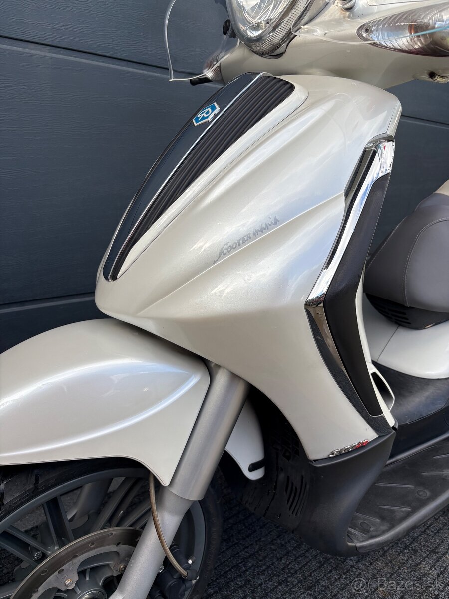 Piaggio Beverly 300i Tourer - 7