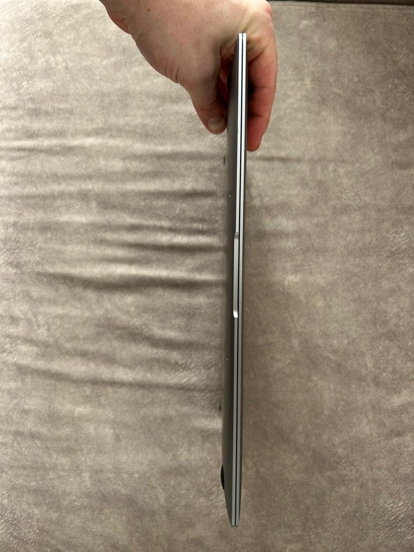 MacBook Air 13" M1 – 8GB / 256GB top stav - 7