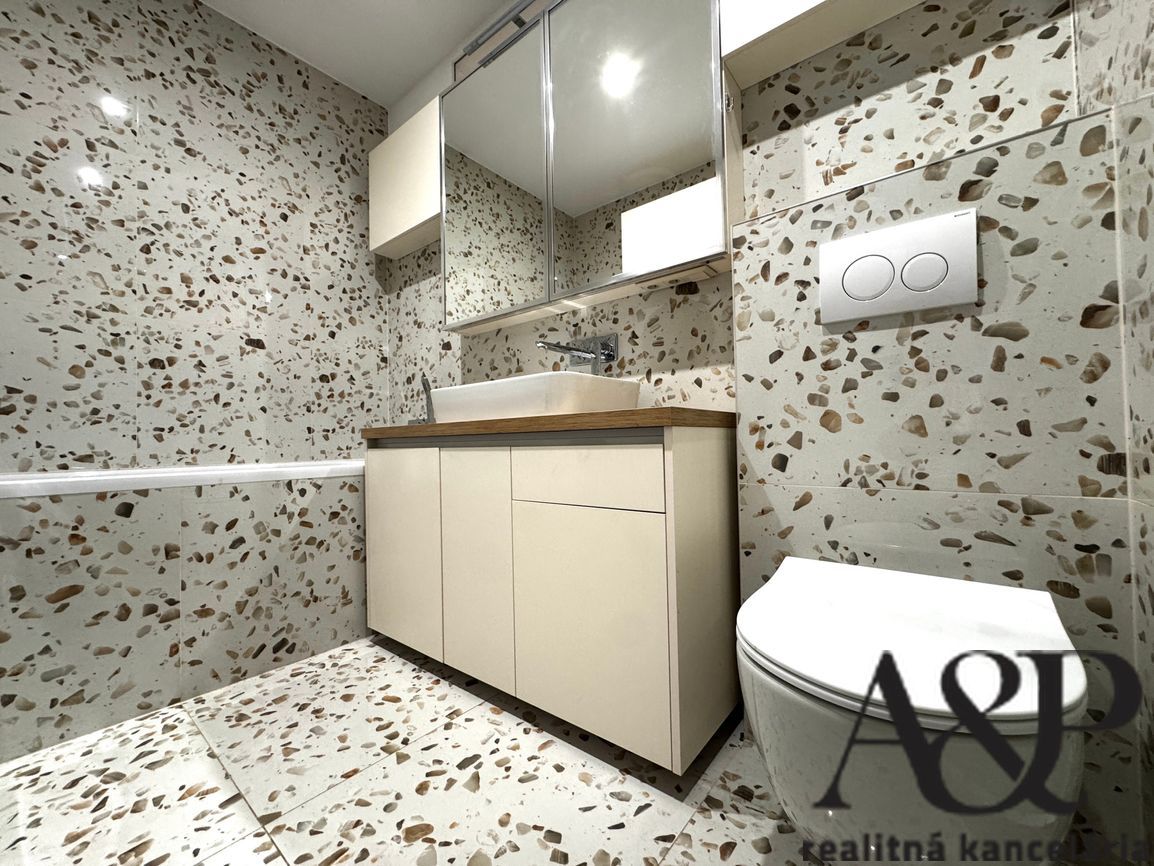 KOMPLETNE REKONŠTRUOVANÝ 3 IZB. BYT S KOMOROU A LOGIOU, 76M2 - 7