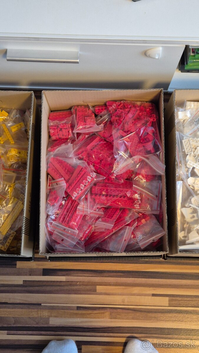 Lego 34,3 kg - 32 000 ks - 7