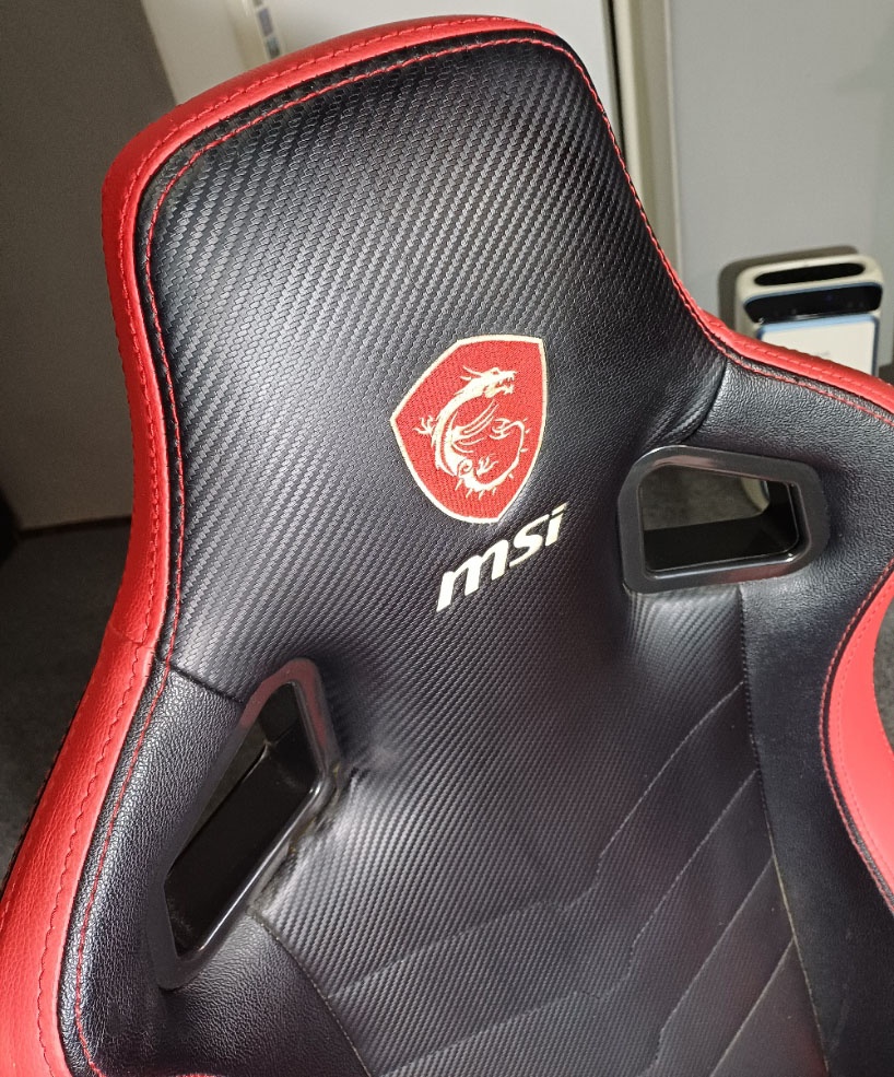 špičkové herné kreslo - stolička MSI - 7