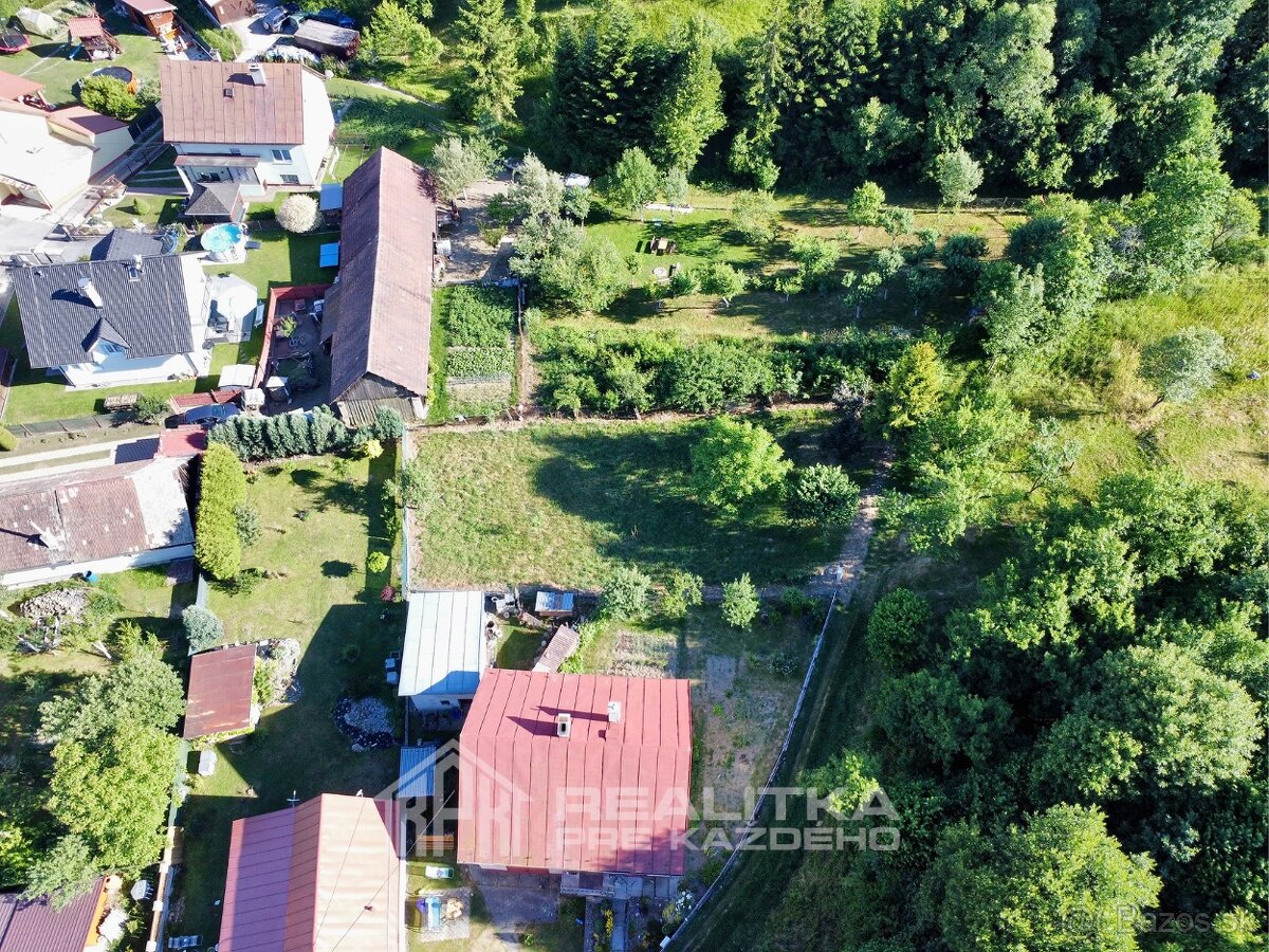 REZERVOVANÉ: Pekný stavebný pozemok v Nesluši s projektom - 7