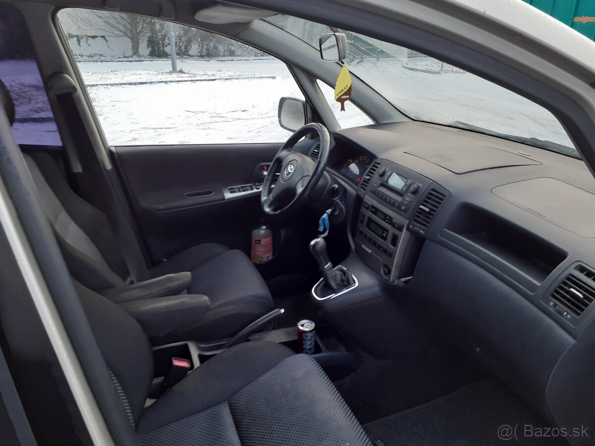 Toyota Corolla Verso - 7