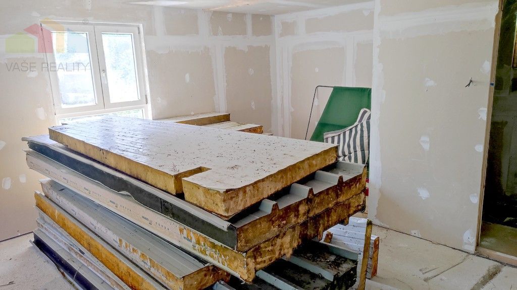 NOVÁ CENA...Rekreačný pozemok 1365m2 s chatkou so súpisným č - 7