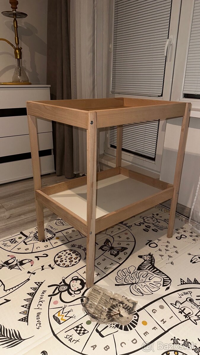 Ikea postielka s prebaľovacím pultom - 7