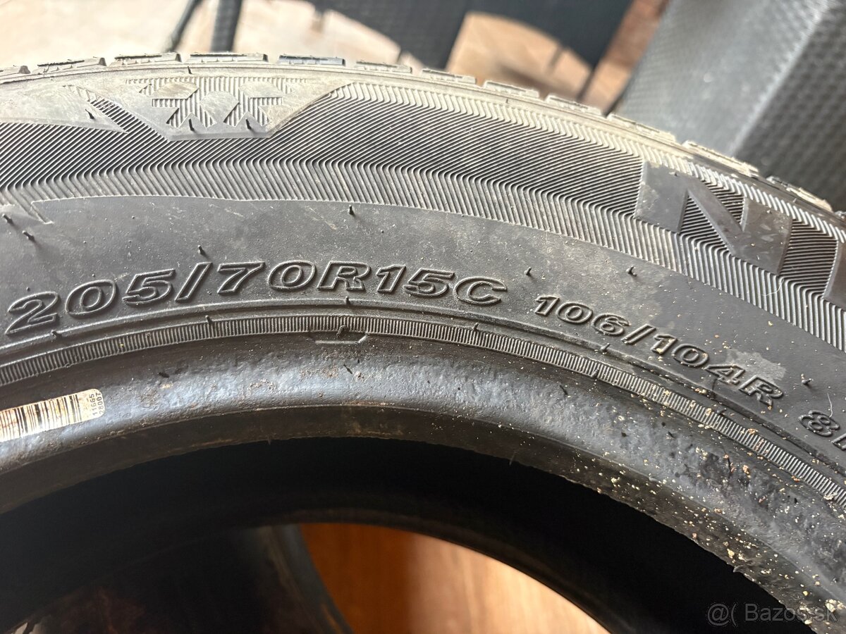 Pneu 205/70 R 15 C - 7