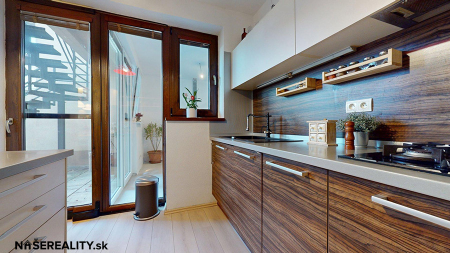 Na predaj 5-izbový rodinný dom s garážou, pivničkou a krásno - 7