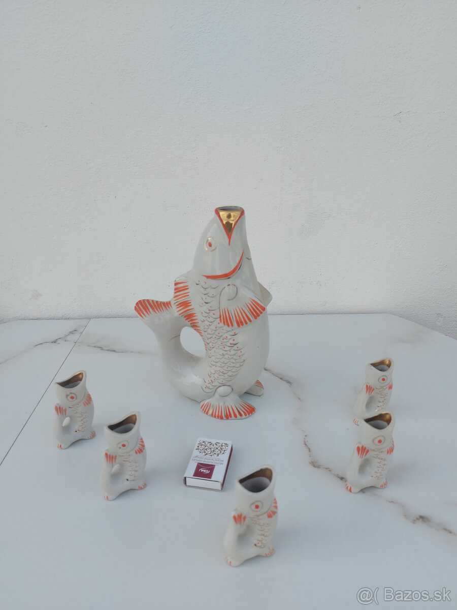 Slko a keramika z vitríny - 7