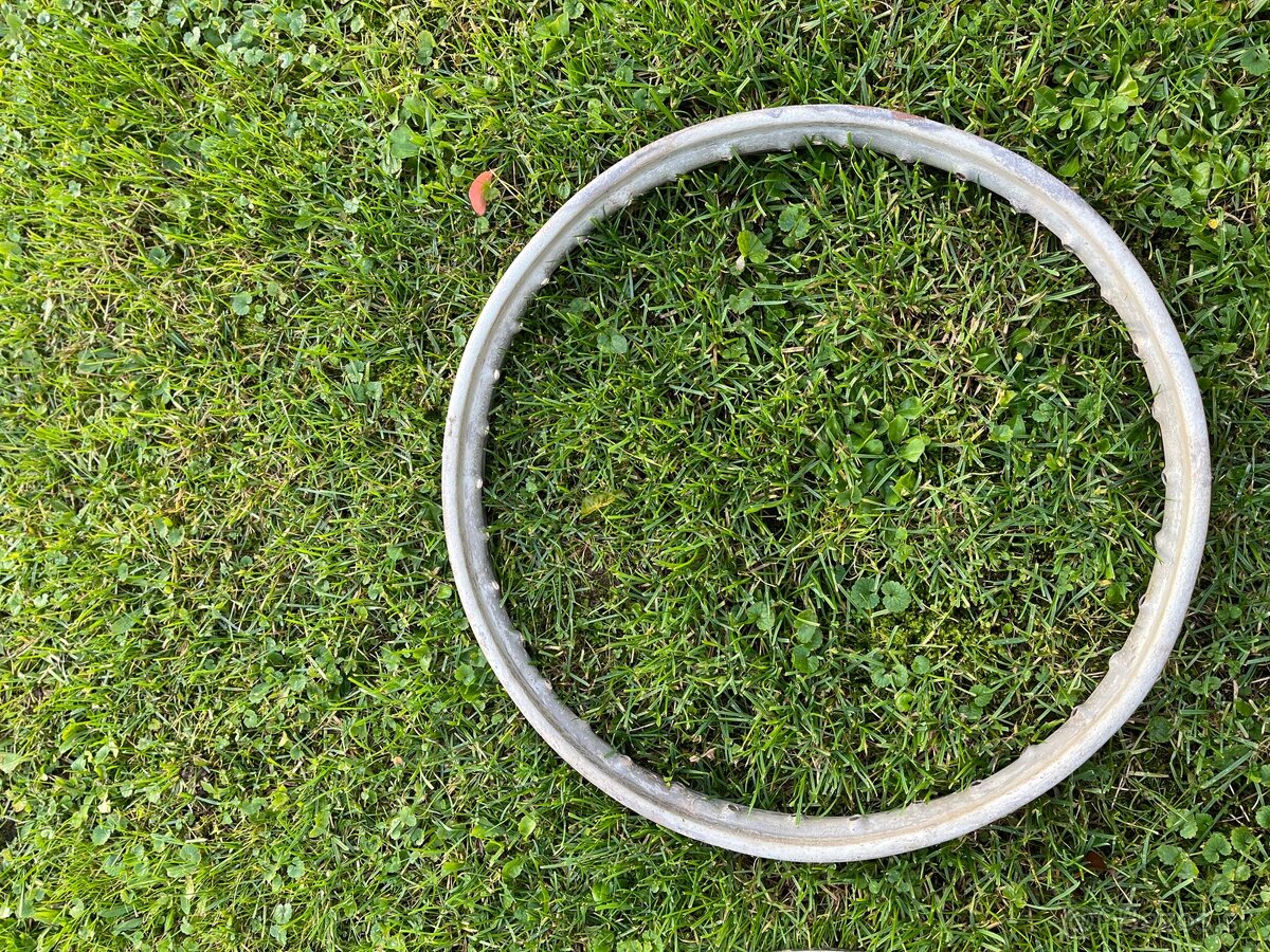 Ráfiky na pionier 555 - 7