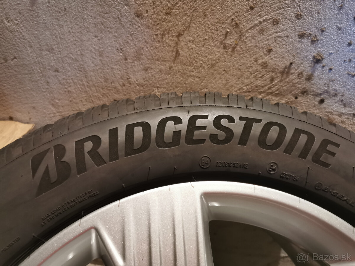 Audi Q4 e-tron - originál 19" alu s pneu - DOT 24 7+ mm - 7