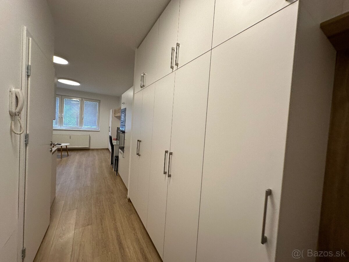 Krátkodobý prenájom- Apartmán v ZA - 7