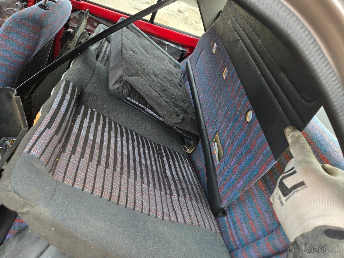 Rozpredám na diely _ mazda 323 BG - 7