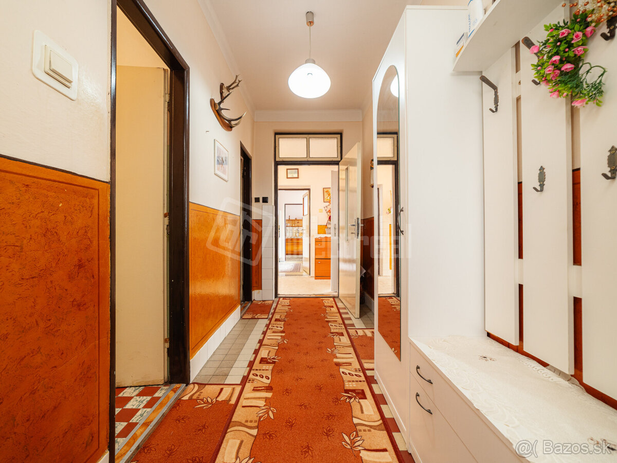 Priestranný 4-izbový rodinný dom s pekným pozemkom, g… - 7