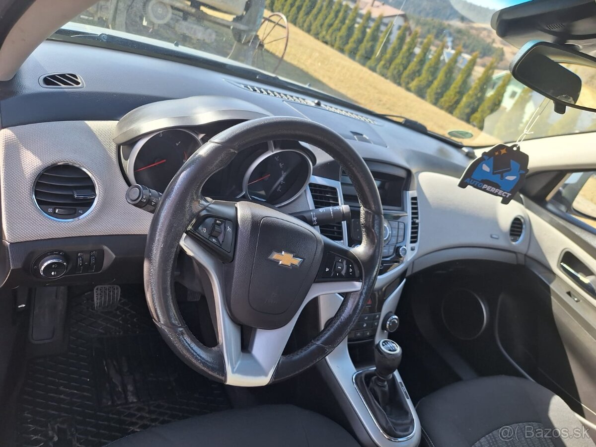 Predám CHEVROLETE CRUZE - 7