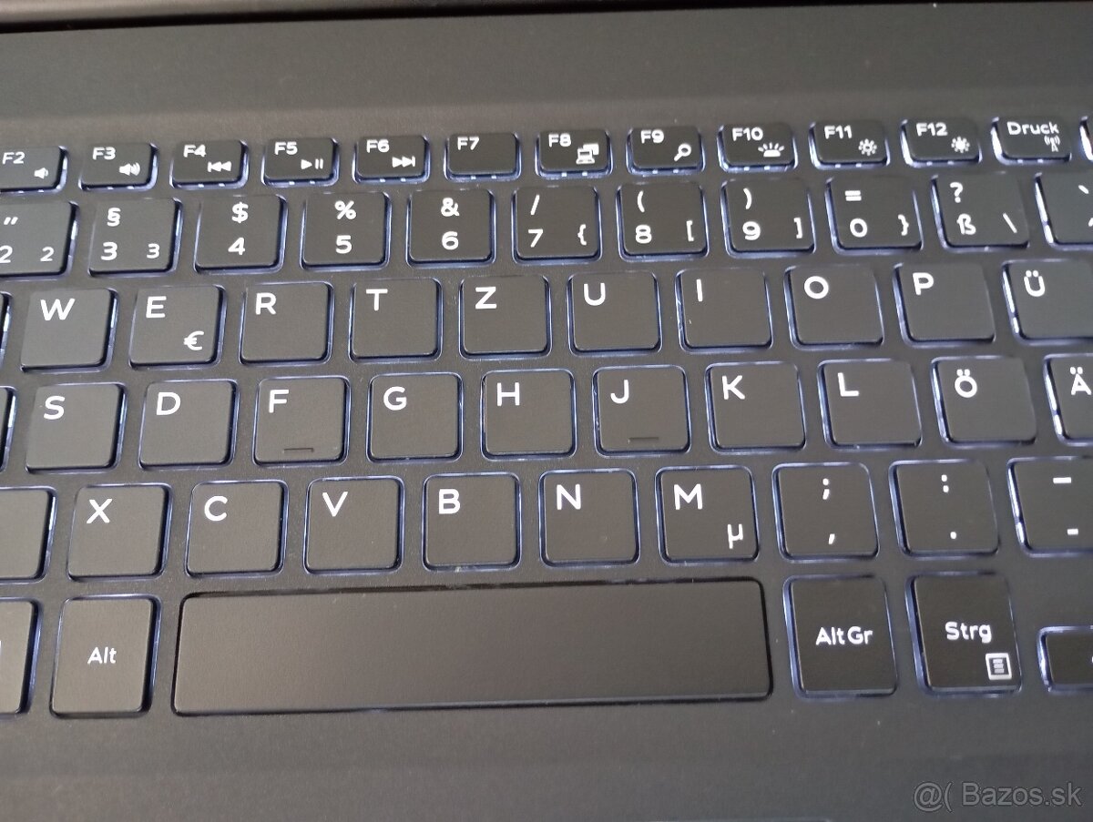 predám Dell Latitude 3500 , Intel core i5 , 8gb ram , ssd - 7