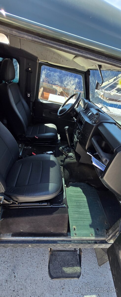 Land Rover Defender 2,2 PUMA 4/2013 - 7