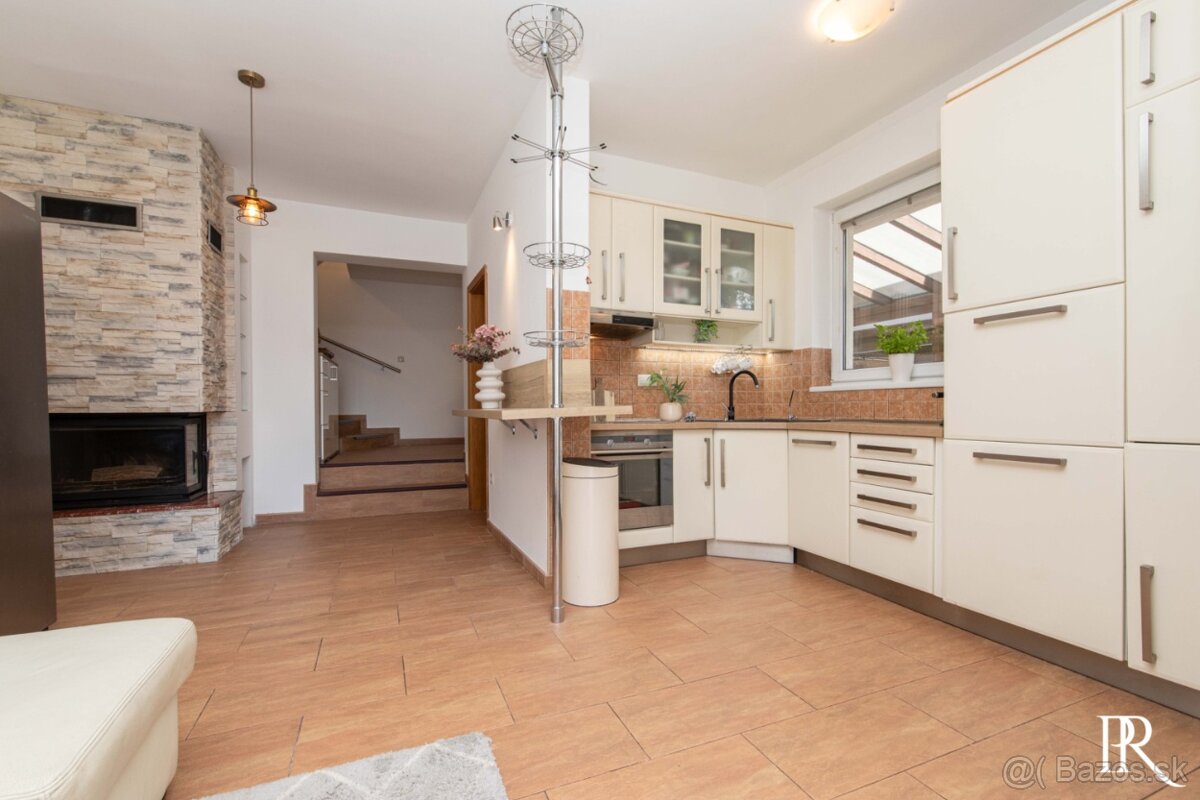 PRÍJEMNÝ 3 IZBOVÝ RD S BAZÉNOM NA BREHU VAJNORSKÝCH JAZIER - 7