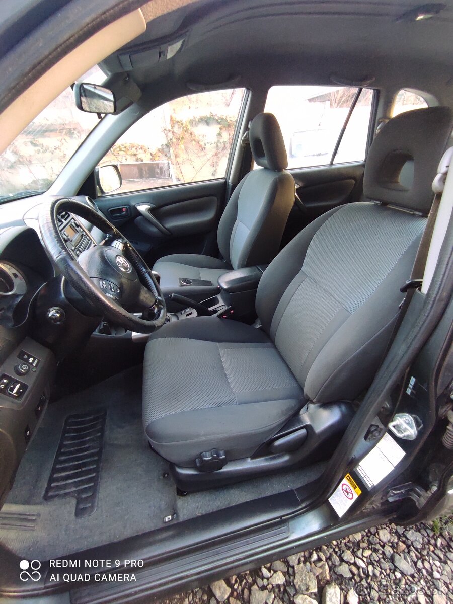 Predám TOYOTA RAV4-D4 2.0D 4X4 AWD - 7