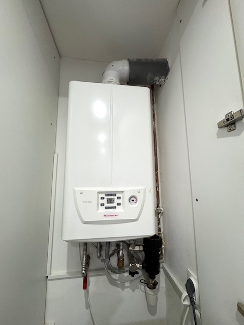 Na predaj 2 izbový tehlový byt v centre s garážou - 7