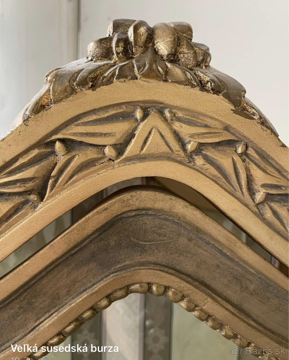 rezbovaná vitrína - 7