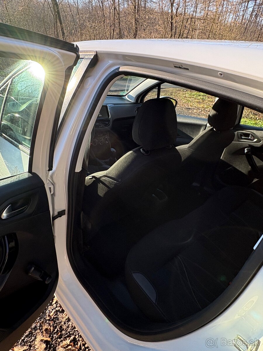 peugeot 208 - 7