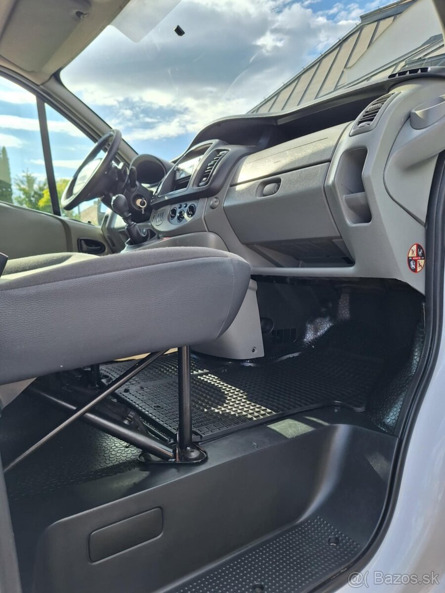 Renault Trafic 2.0 - 7