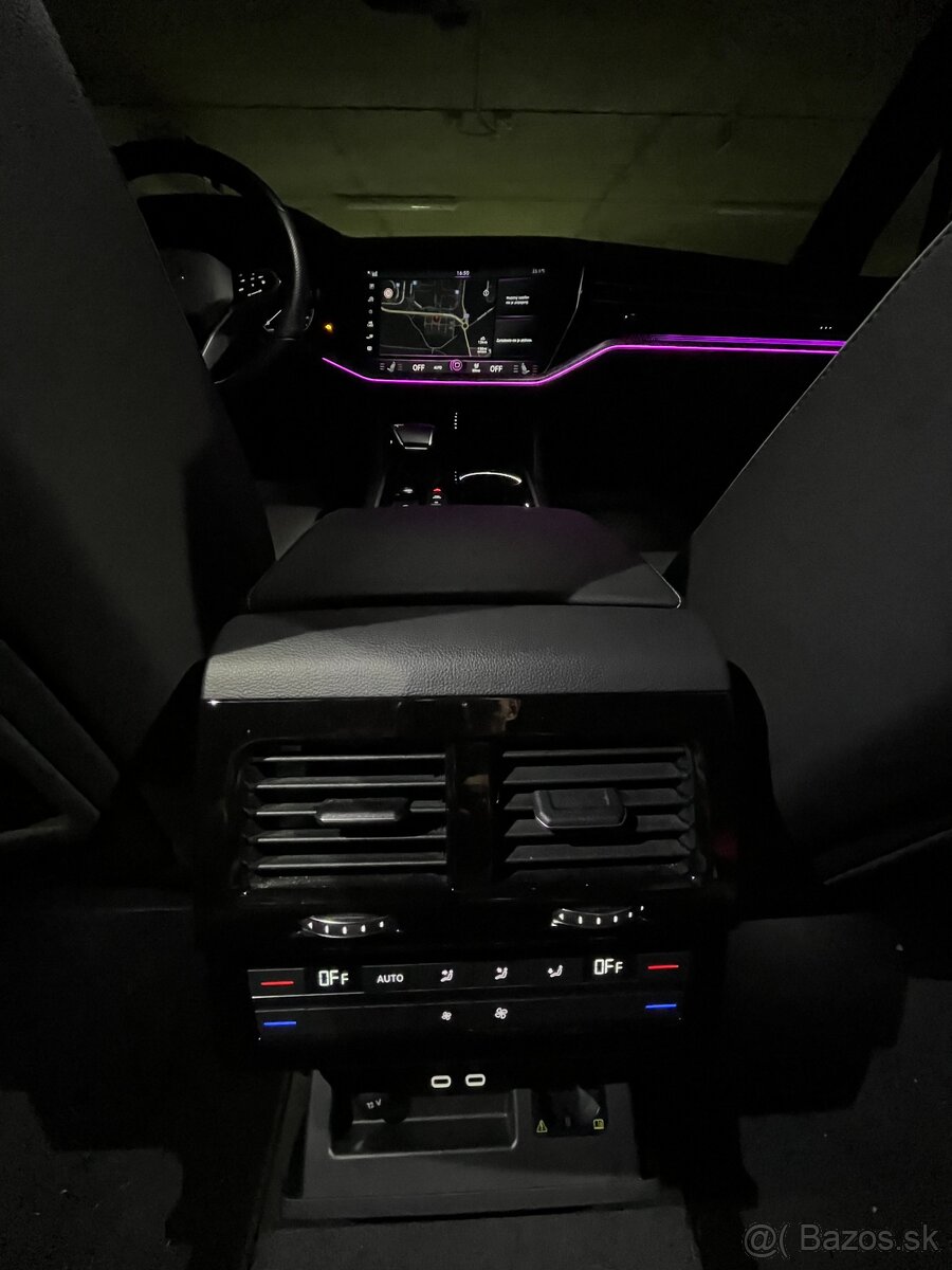 VW Touareg R-Line 3.0 V6 TDI - 7