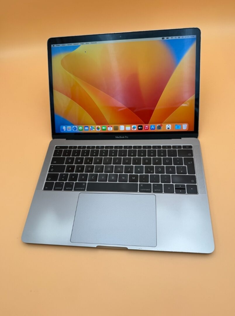 MacBook Pro 13 2017 i5 / 8GB RAM / 256GB SSD - 7