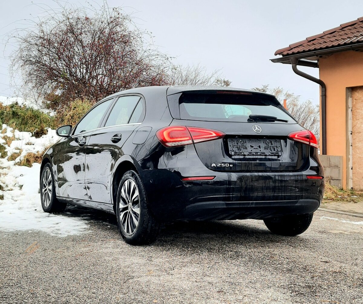 Predám Mercedes-Benz A trieda 250 e /T - 7