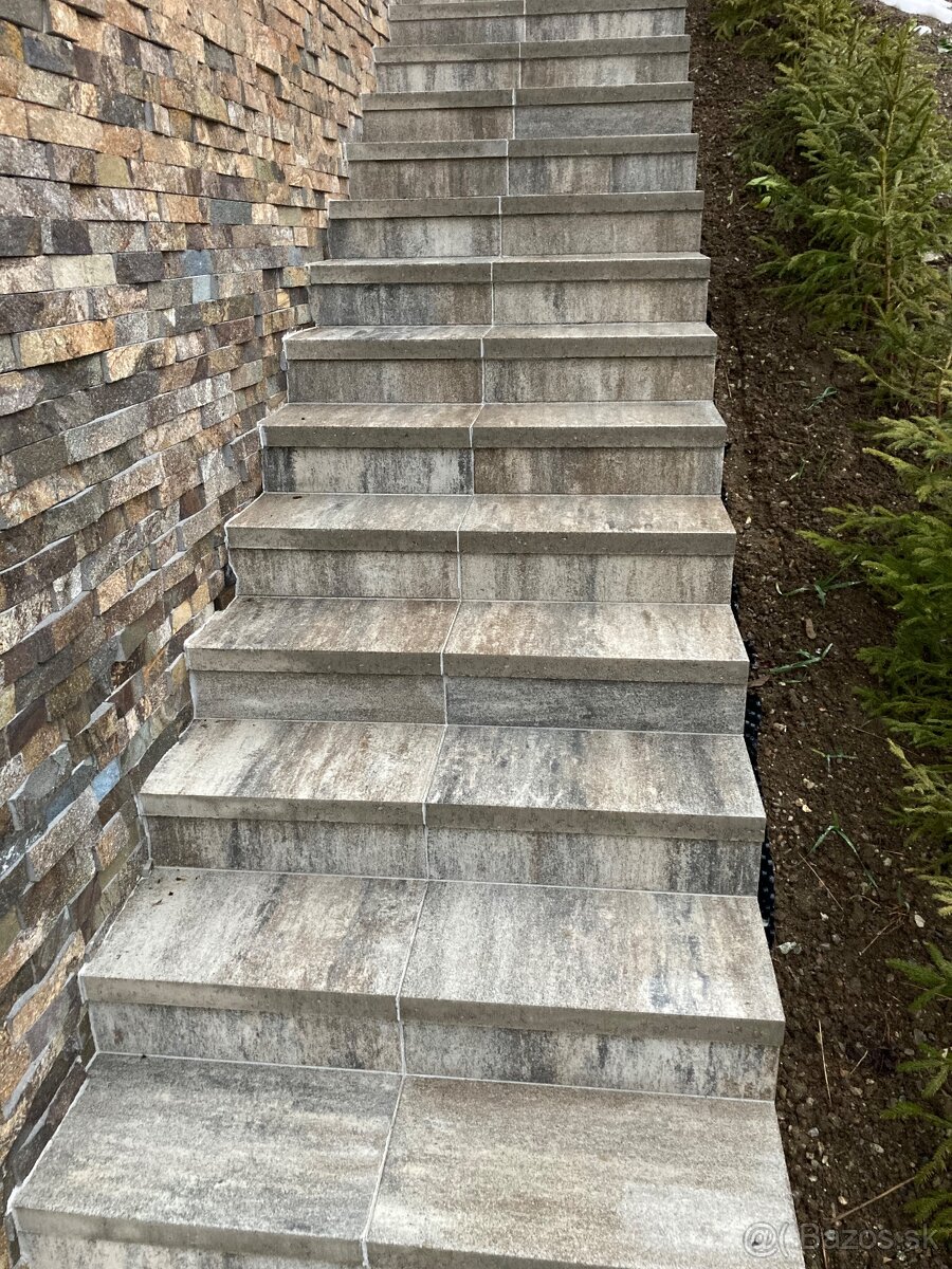 STAVEBNY PRACOVNIK EXTERIER - 7