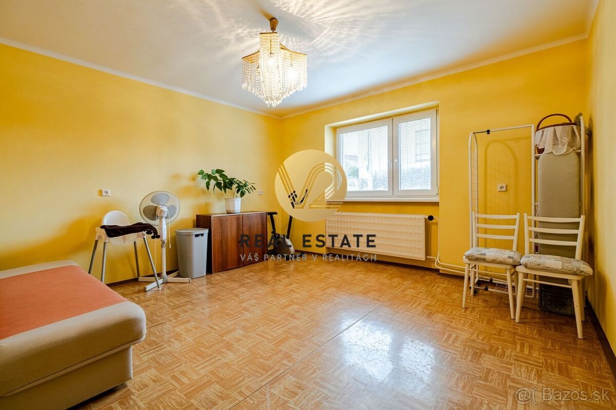 Ponúkame na Predaj - Priestranný Rodinný dom, slnečný pozem - 7