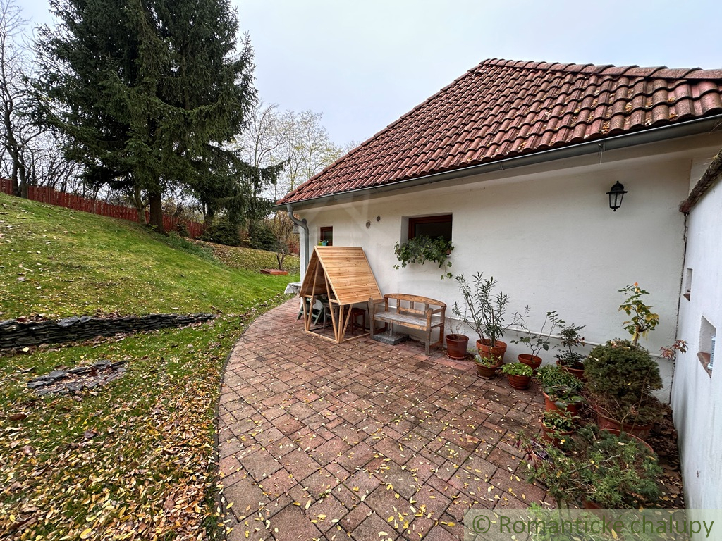 Samota v lese priamo v obci Semerovo Unikátny domček na k - 7