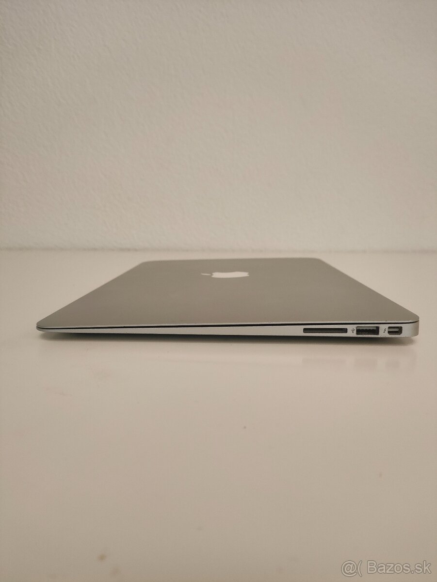 MacBook Air A1466 (2017) | i5 | 8 GB RAM | 128 GB SSD - 7