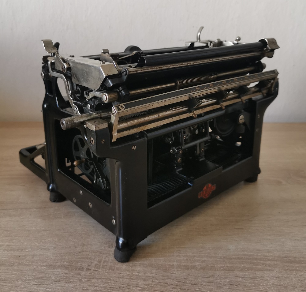 Starožitný písací stroj UNDERWOOD 5 z roku 1926 - 7