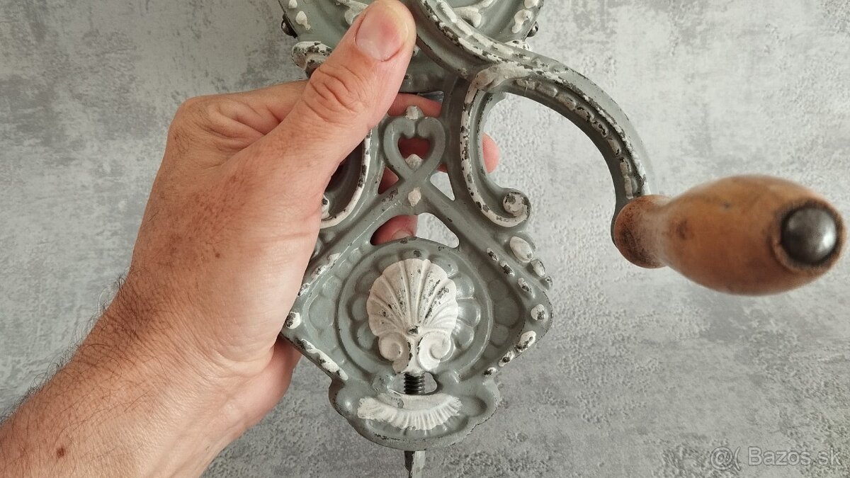 Velmi starý krásný velký mlyncek na strouhanku IDA - 7