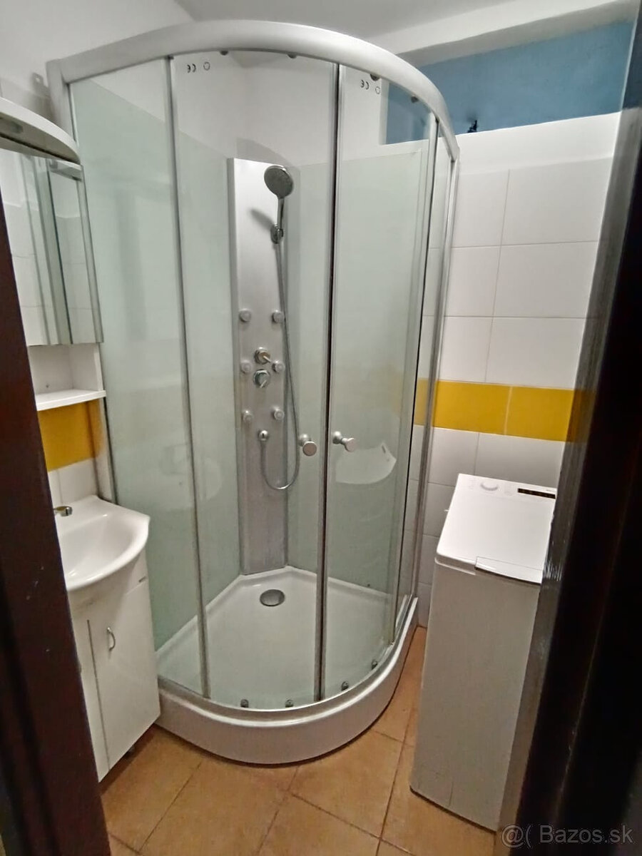 Na prenájom priestranný 3-izbový byt vo Vrútkach - 7