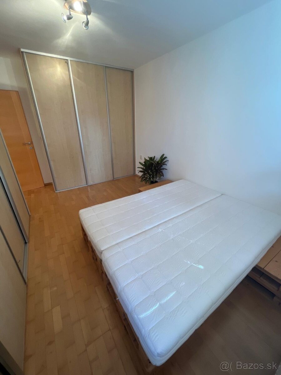 Na prenájom 3-izbový byt s balkónom v Bojniciach, sídlisko L - 7